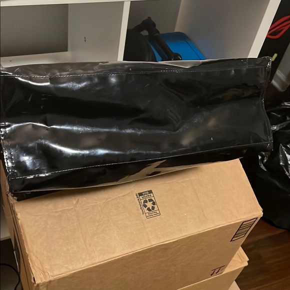 Black New York Themed Tote Bag - Picture 5 of 6